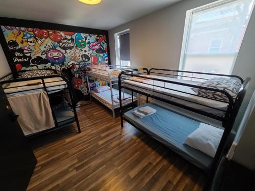 Katil dua tingkat atau katil-katil dua tingkat dalam bilik di The Palmerston