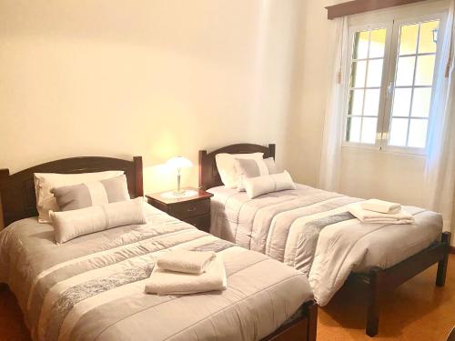 Postel nebo postele na pokoji v ubytování Casa Neves three bedrooms and fantastic sea view