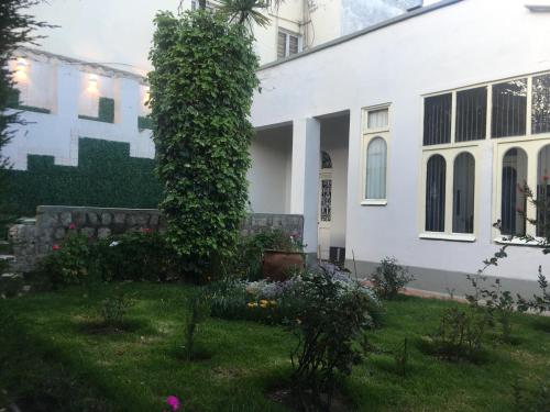 a white house with a garden in front of it at La casa de Teresita in La Paz