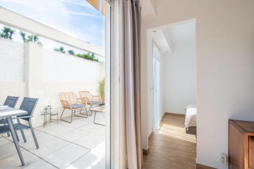 Comfy apartment with residential swimming pool