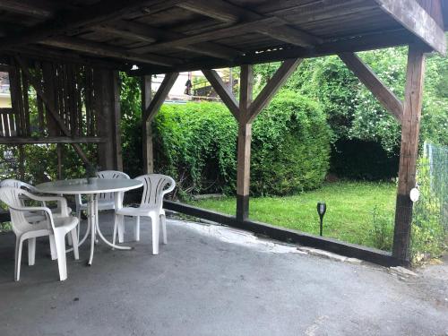 a table and chairs sitting under a pavilion at Ferienwohnung Schlossberg 3 in Wirsberg