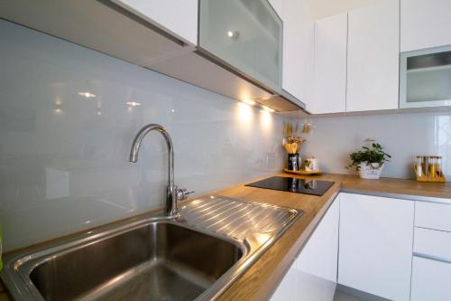 Kuchyňa alebo kuchynka v ubytovaní Apartman Cicibella