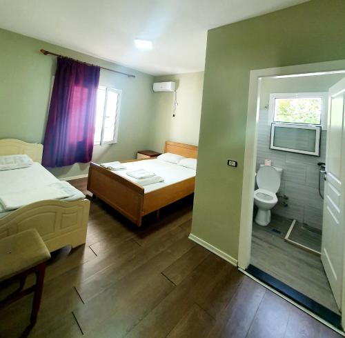 En eller flere senge i et værelse på Klerichi Hotel