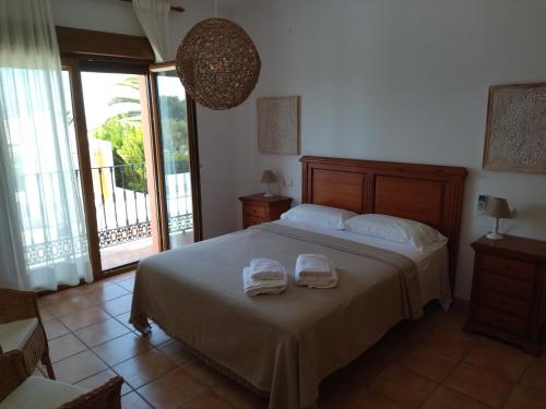 a bedroom with a bed with two towels on it at Villa Martí in Calpe