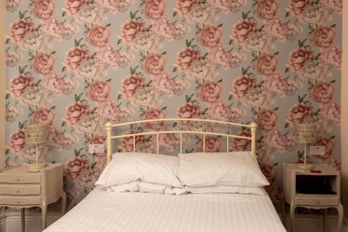 Un pat sau paturi într-o cameră la The Hurstmere