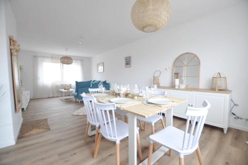 Restauracja lub miejsce do jedzenia w obiekcie Très bel appartement Rosendael