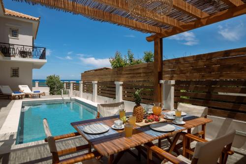 Villa Elizabeth - Seafront Classic Villa!