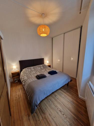 Posteľ alebo postele v izbe v ubytovaní Elegant flat in old town, 2 mins walk to lake