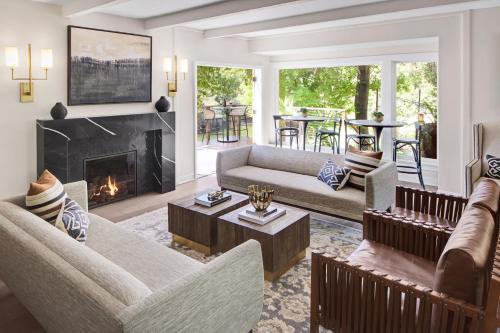 a living room with couches and a fireplace at Milliken Creek Inn in Napa
