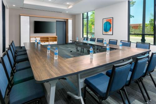 a conference room with a large table and chairs at Hyatt House Tallahassee Capitol University in Tallahassee