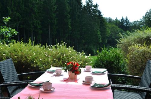 Сад в Hotel Landhaus Berghof