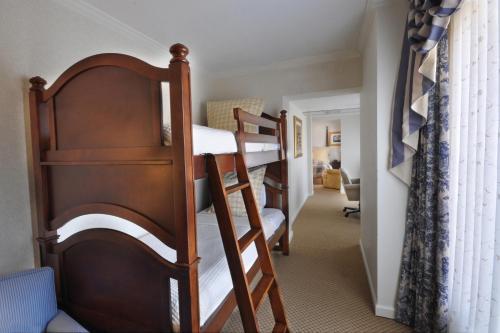 a bedroom with two bunk beds in a room at Washington Duke Inn & Golf Club in Durham