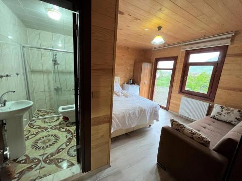 A bathroom at CERRAHPAŞA SUİTE HOTEL