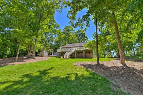 Taman di luar Lake Norman Retreat with Dock about 1 Mi to Marina!