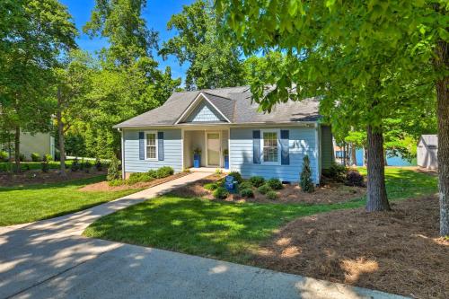 Taman di luar Lake Norman Retreat with Dock about 1 Mi to Marina!
