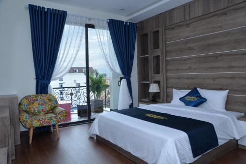 Giường trong phòng chung tại Huyen Nga Hotel