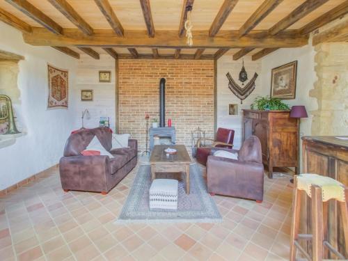 Ein Sitzbereich in der Unterkunft Holiday Home in Mazeyrolles with Garden
