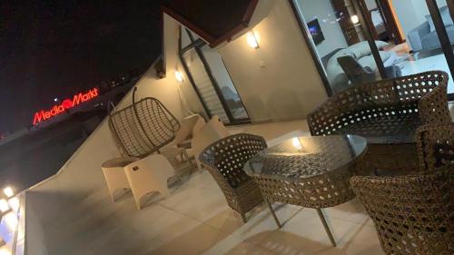 an overhead view of a restaurant with a table and chairs at Royal Residence Bursa in Bursa