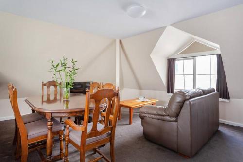 A seating area at Upstairs Studio Apartment with street access