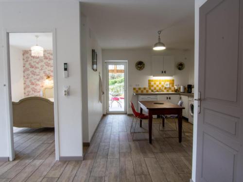 Photo de la galerie de l'établissement Gîte climatisé avec piscine, internet et parking, près de Sarlat - FR-1-616-260, à Sainte-Mondane