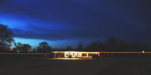 Gambar di galeri bagi Raine Motel di Valentine
