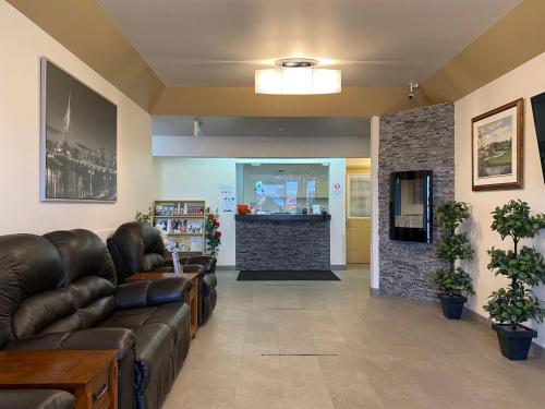 Un lugar para sentarse en Sleep Suite Motel