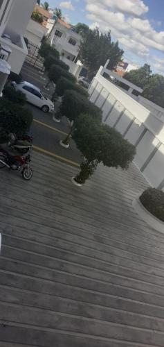 Kejiranan di persekitaran atau kejiranan dekat dengan hotel