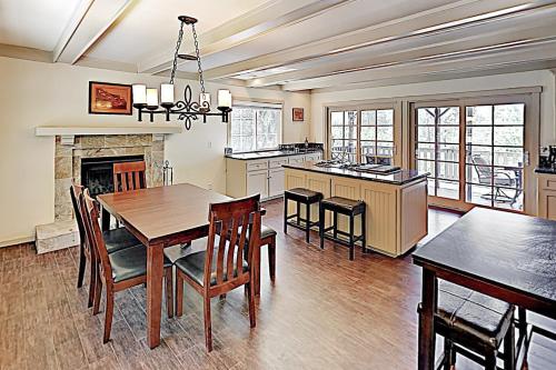 Lakeside Villa – Photos 2