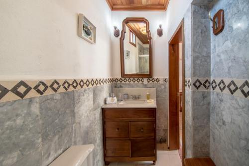 a bathroom with a sink and a mirror at Hotel La Casa de las Sirenas in Tlacotalpan