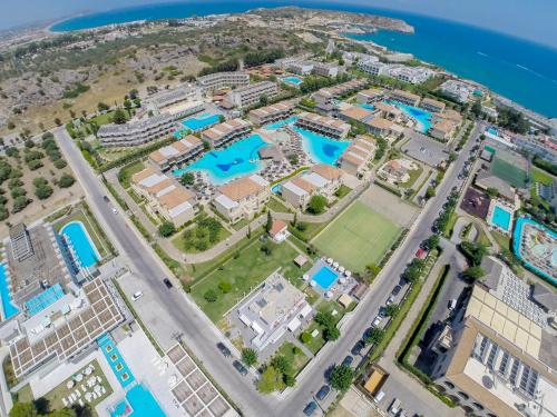 Bazén v ubytování Villa Mare by Delfinia Resort nebo v jeho okolí