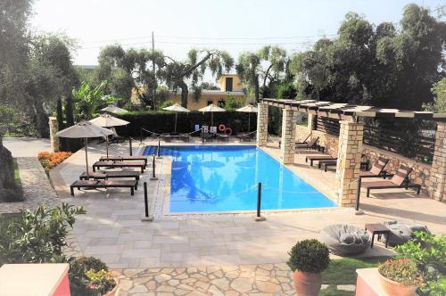 Πισίνα στο ή κοντά στο Vassilis Guest House 