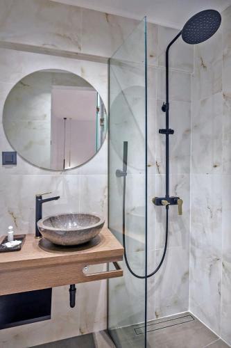 Arch 4 Luxury Living