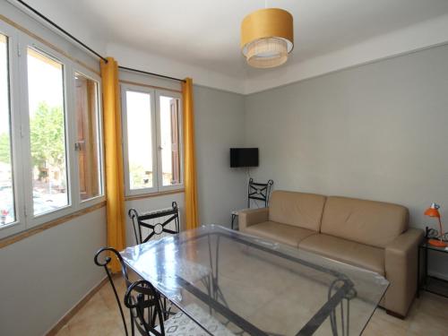 Photo de la galerie de l'établissement Port-Vendres : T3 lumineux avec WiFi près du port, idéal pour 4 personnes - FR-1-309-325, à Port-Vendres