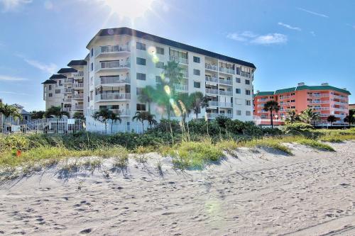 Beach Palms 405 – Photos 3