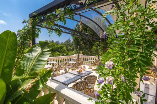 a patio with a table and chairs and plants at Les Bastides Saint Paul in Saint Paul de Vence