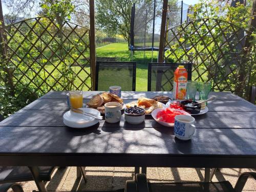 a picnic table with breakfast foods and drinks on it at Venkovská usedlost Horšice in Horšice