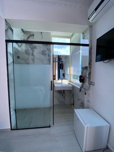 Imagen de la galería de Hotel Kristal Borsh, en Borsh
