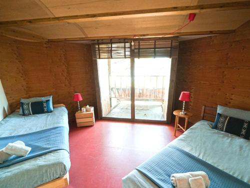 Oval Mountain Lodge