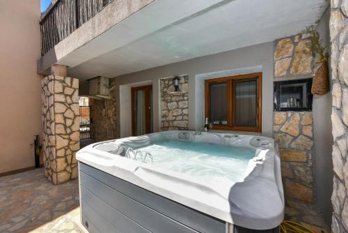 Loro House & Jacuzzi