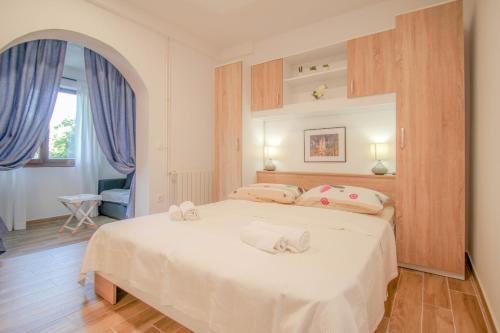 a bedroom with a large white bed with two white towels on it at Lucia in Novigrad Istria