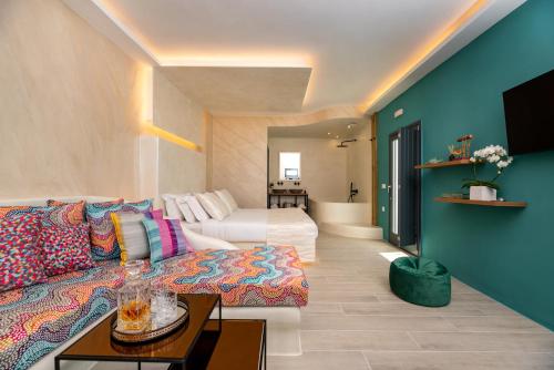 Ruang duduk di Saint Sin Suites - Adults Only