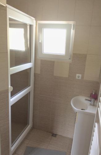 Bilik mandi di Cazare Rustic Nagy