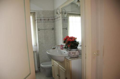 a bathroom with a sink and a toilet and a mirror at La Marinella in Tonfano