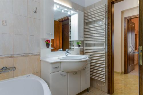 Ένα μπάνιο στο Villa Artemis - Luxury Home over Lourdas bay