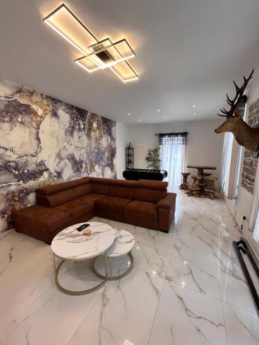 a living room with a couch and a table at L'heure de la détente Spa privatif in Beauraing