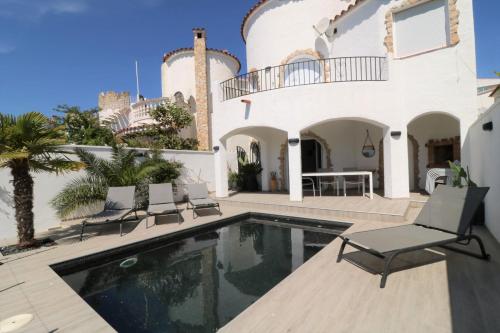 VALIRA 20D - Belle villa avec piscine sur canal