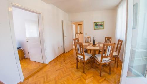 a kitchen and dining room with a table and chairs at Apartment Revia in Mostar