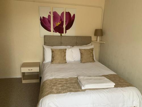 Ein Bett oder Betten in einem Zimmer der Unterkunft Sharn Bek Hotel