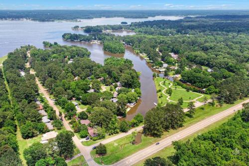 Gallery image of Turtle Creek 3/2 Close to REZ in Brandon