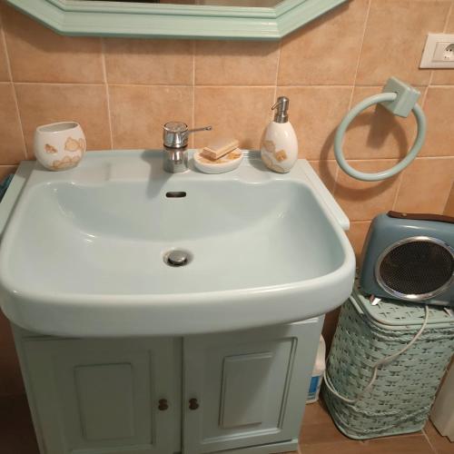 a white sink in a bathroom with a mirror at La Nicchia di Franco in Montignoso